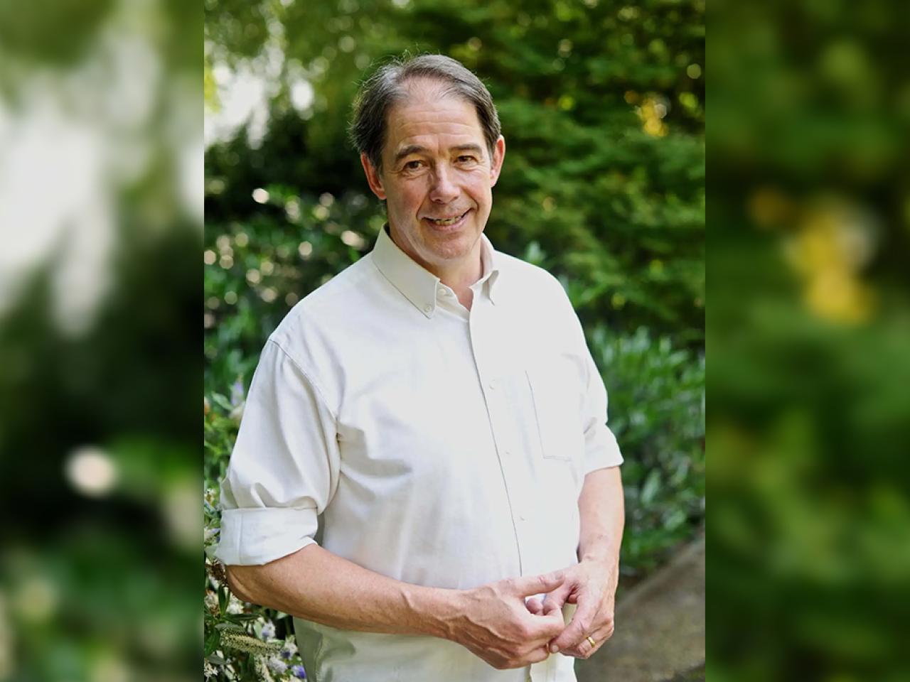 Headshot of Jonathon Porritt