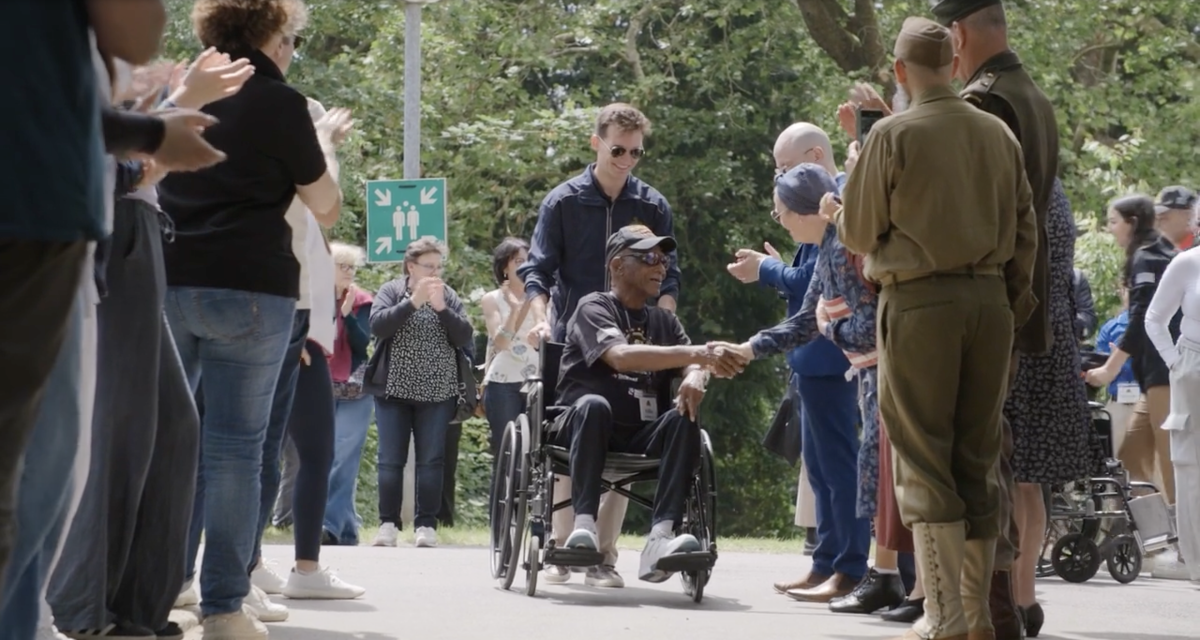 People shaking hands with a veteran 