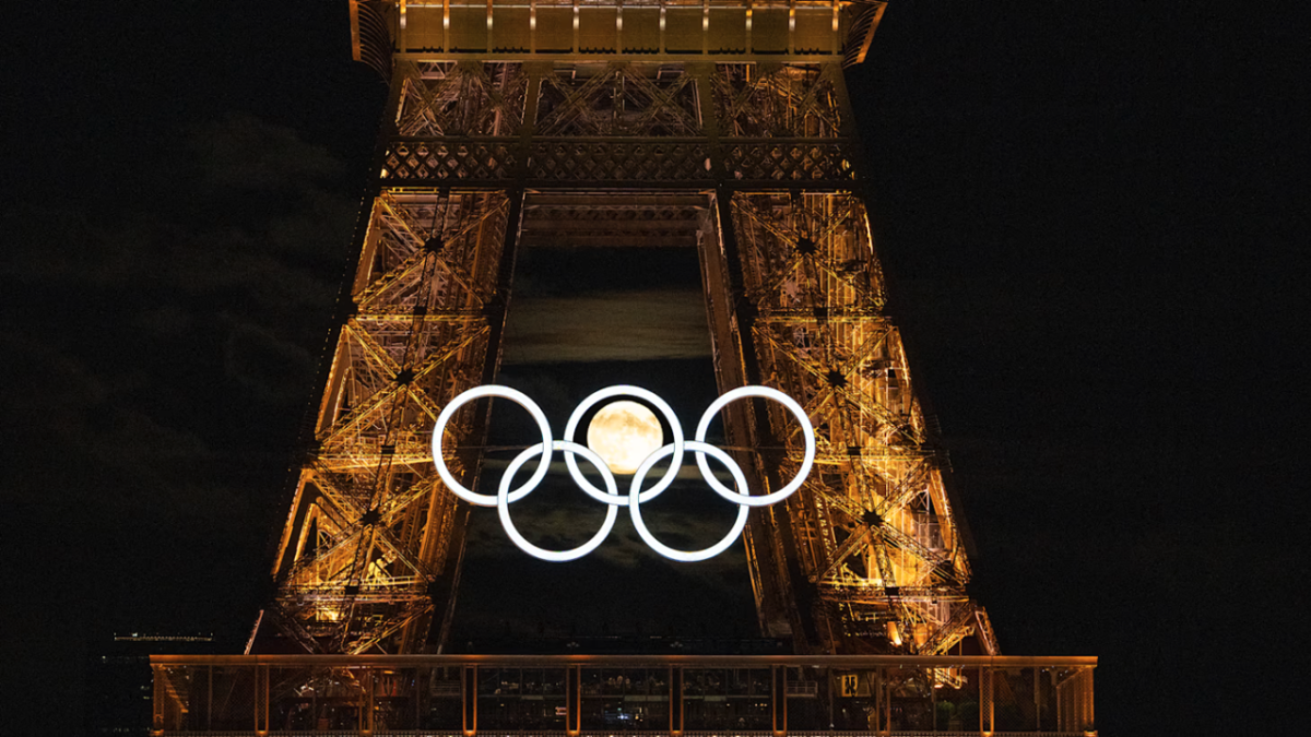 Olympic rings lit up on the side of the Eiffel Tower