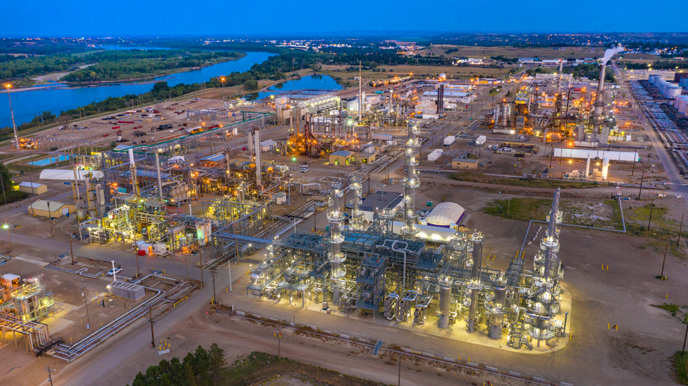 The Mandan refinery at night