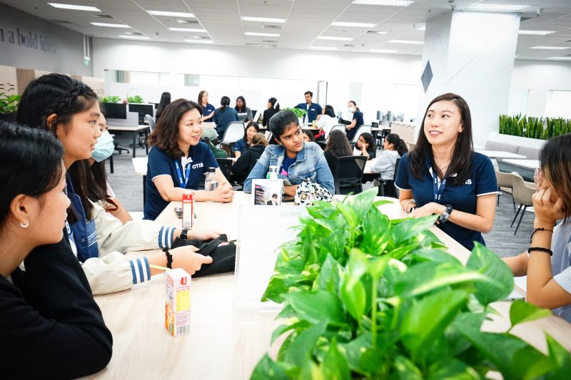 Students at table discussing project