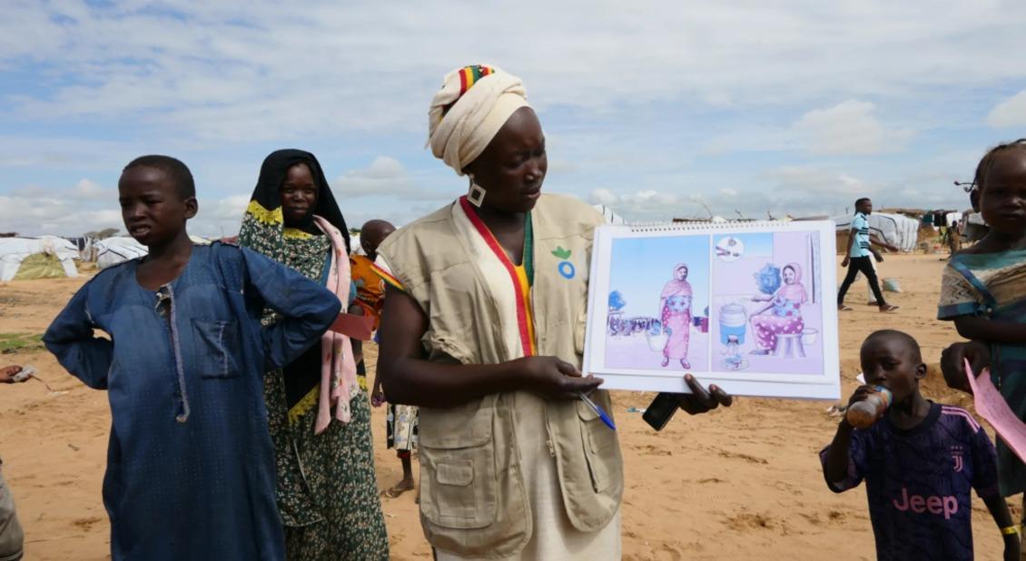 Action Against Hunger staff and volunteers are raising awareness about health and hygiene among displaced people in Chad.