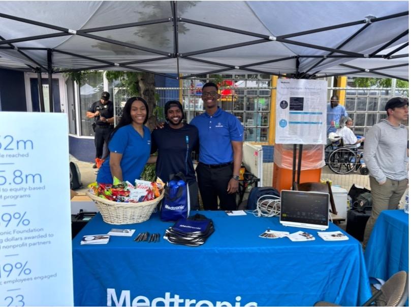 Image of Medtronic employees at an informational booth outdoors