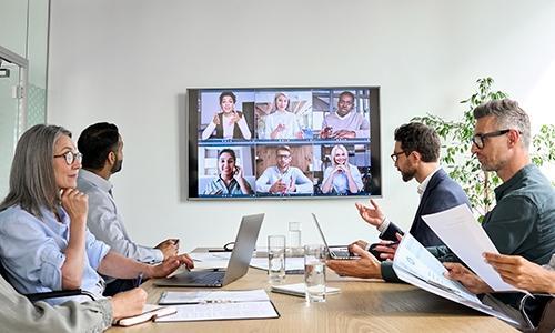 4 people at a training session