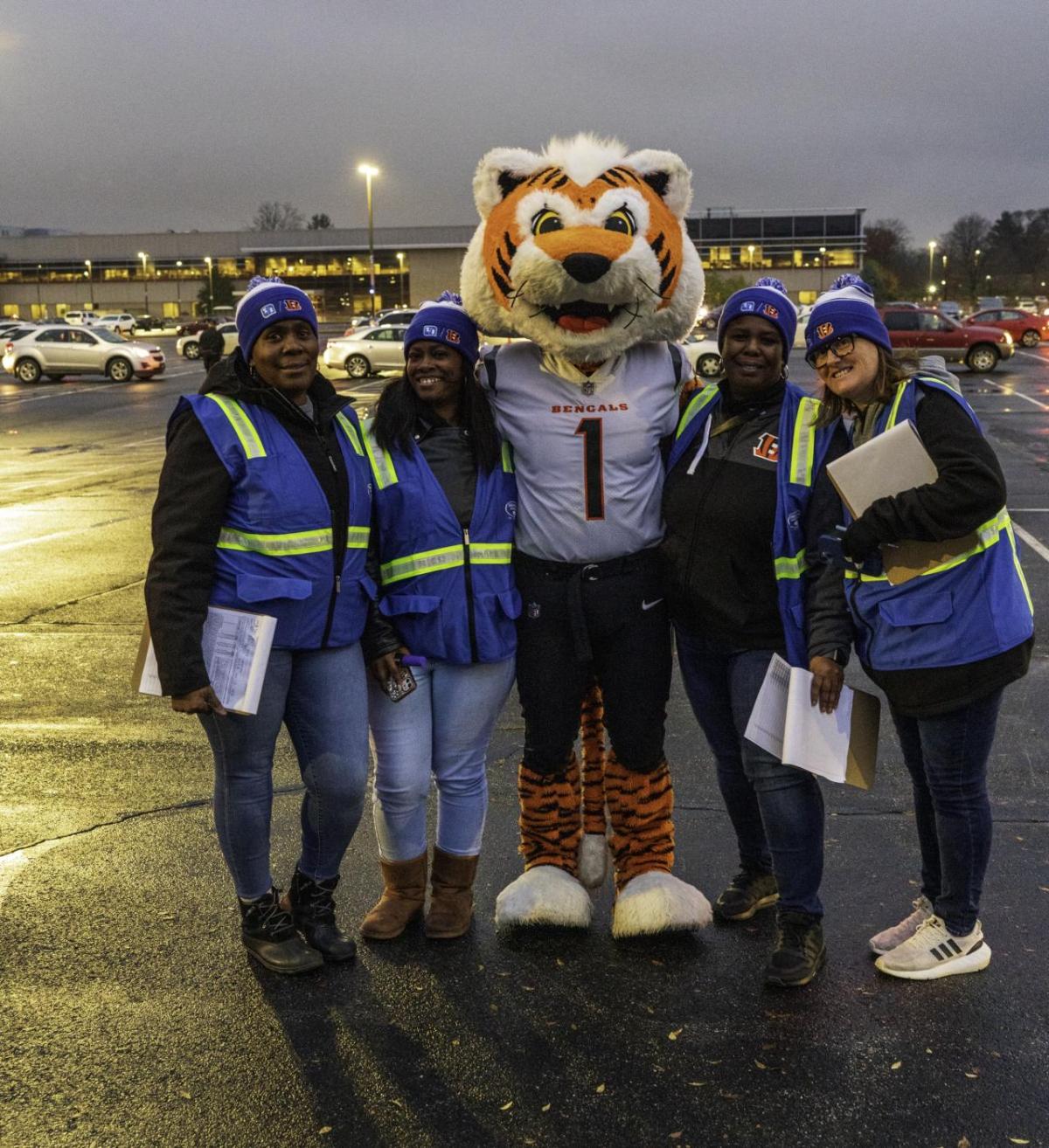 volunteers with the bengals mascot