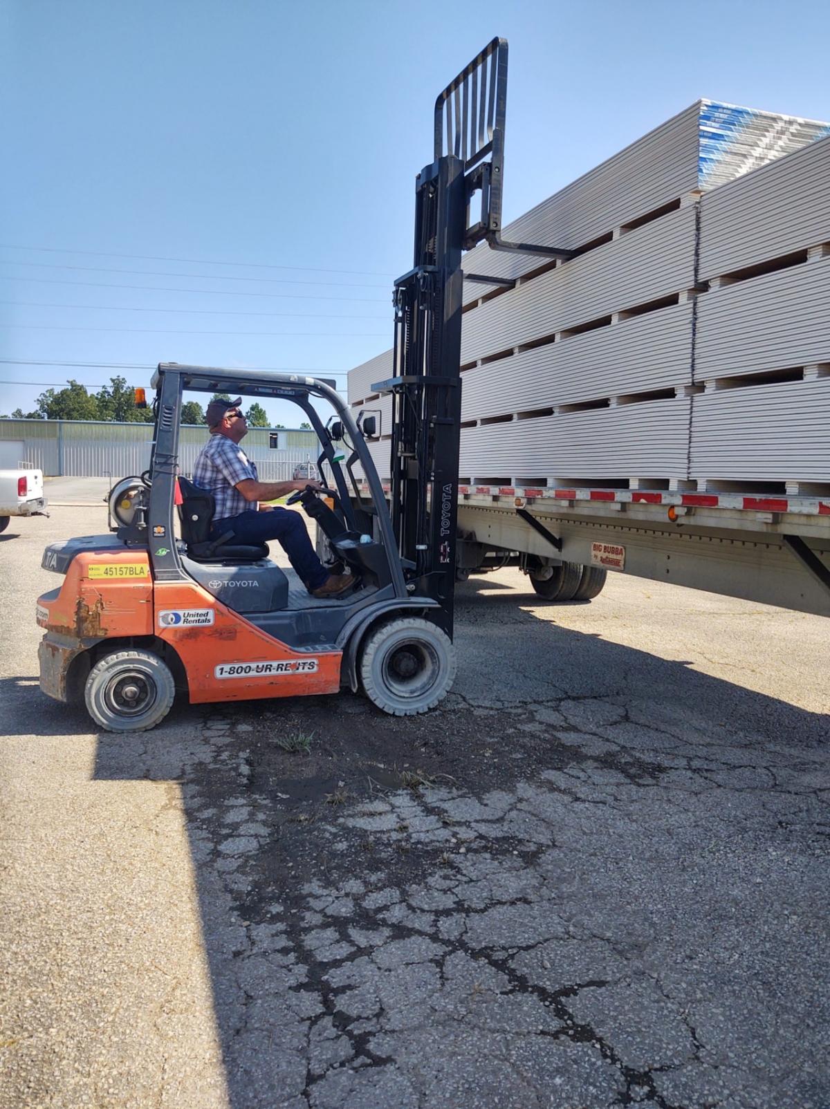 Unloading wallboard 