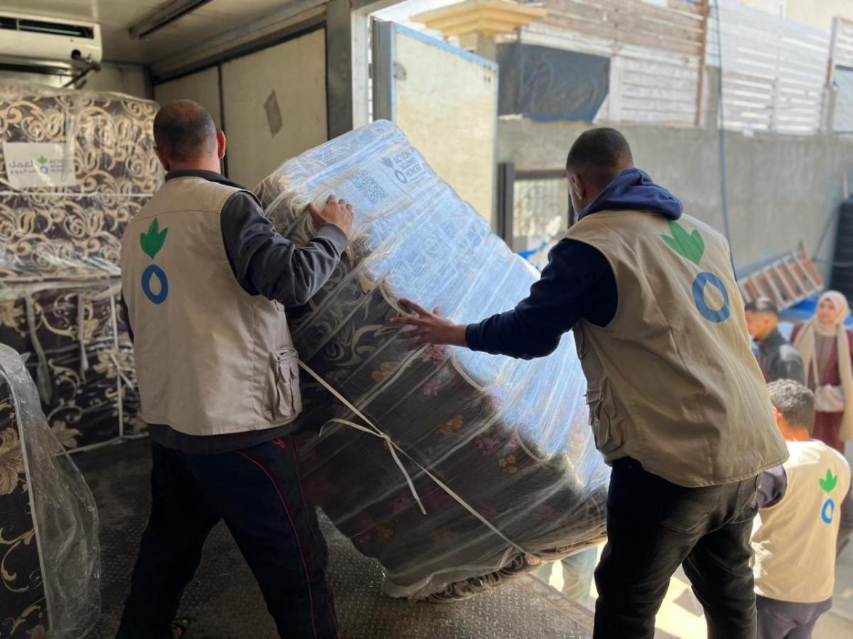 Action Against Hunger teams have distributed more than 1000 bedding sets to families. Each set is composed of four mattresses, four blankets, one mat, and six pillows.